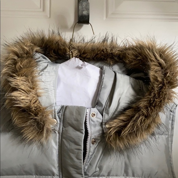 Lovely silver hooded puff vest - Picture 2 of 4